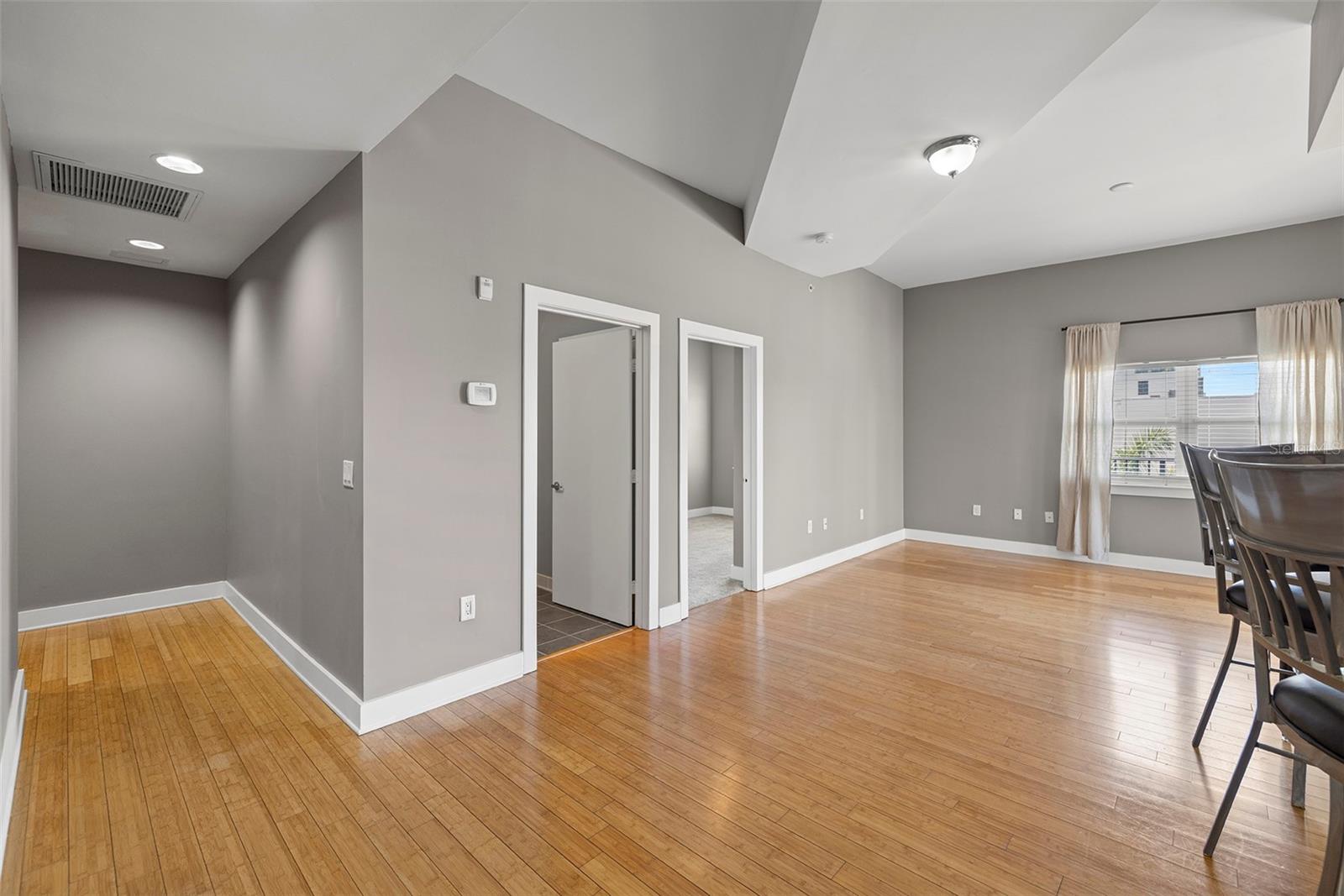 Image 5 of 50 For 1010 Central Avenue 302