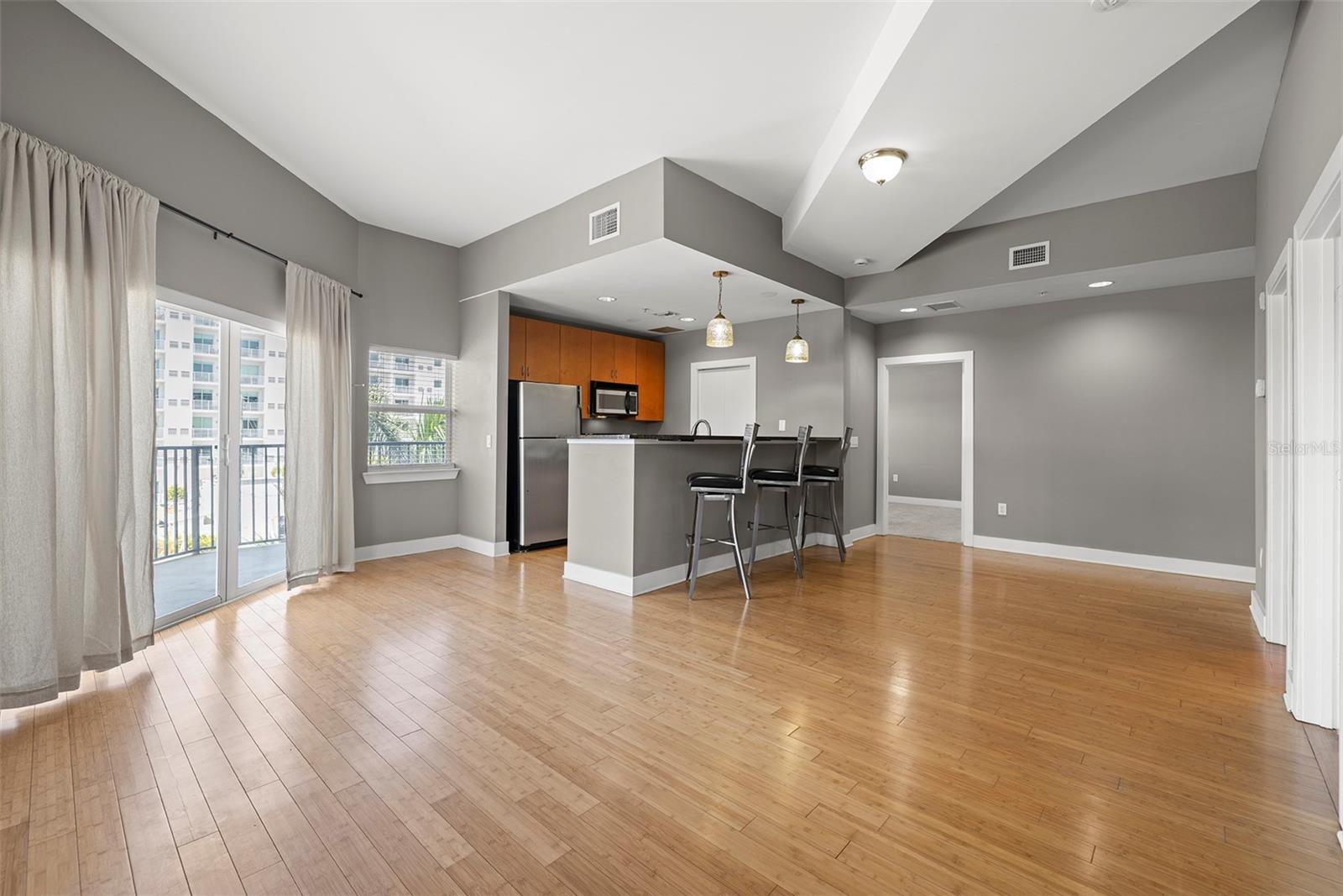 Image 7 of 50 For 1010 Central Avenue 302