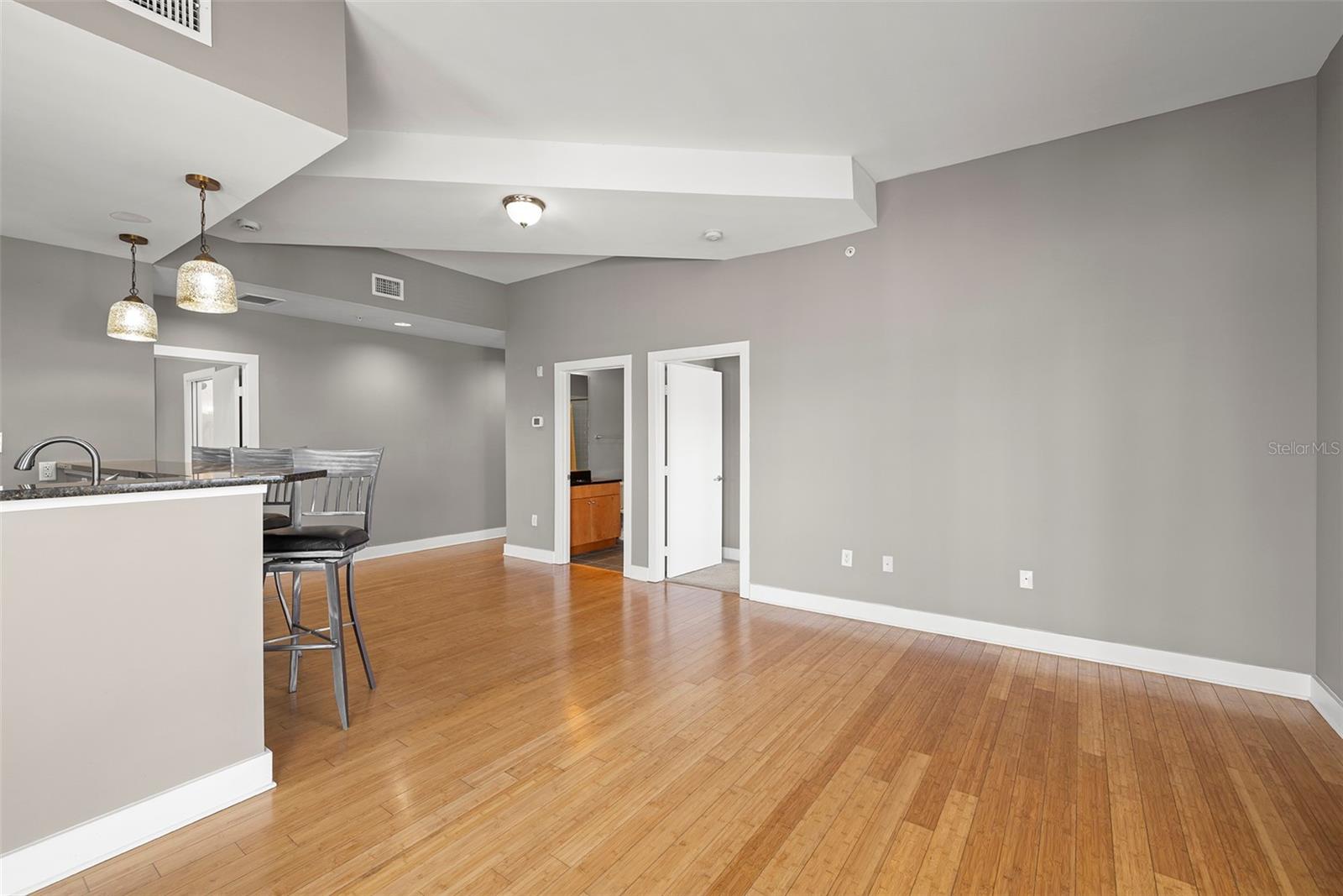 Image 8 of 50 For 1010 Central Avenue 302