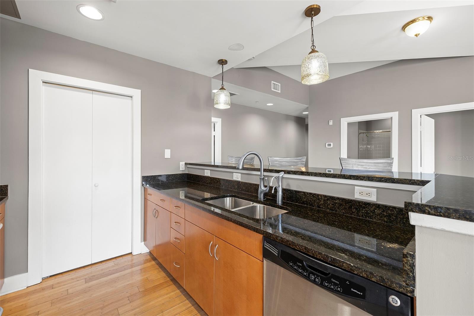 Image 9 of 50 For 1010 Central Avenue 302