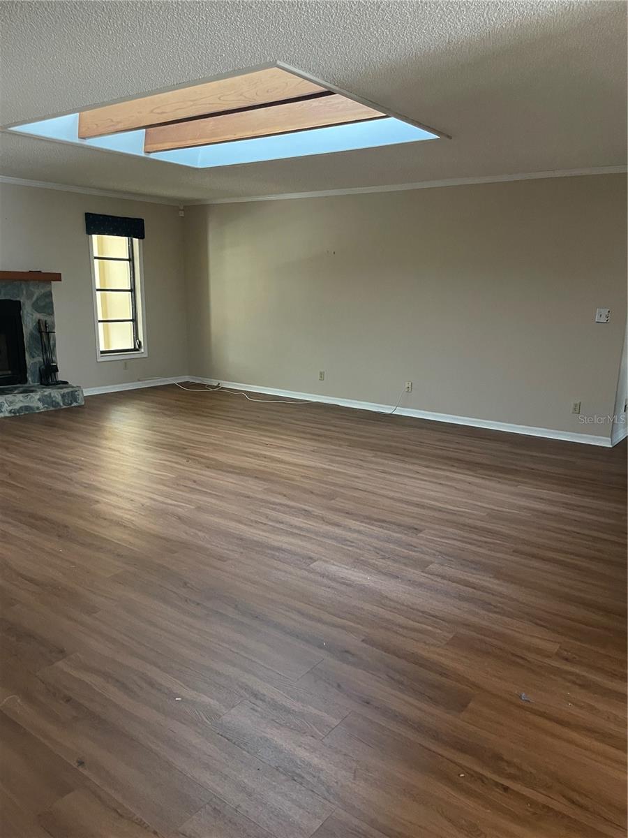 Image 3 of 6 For 3006 Bolt Drive