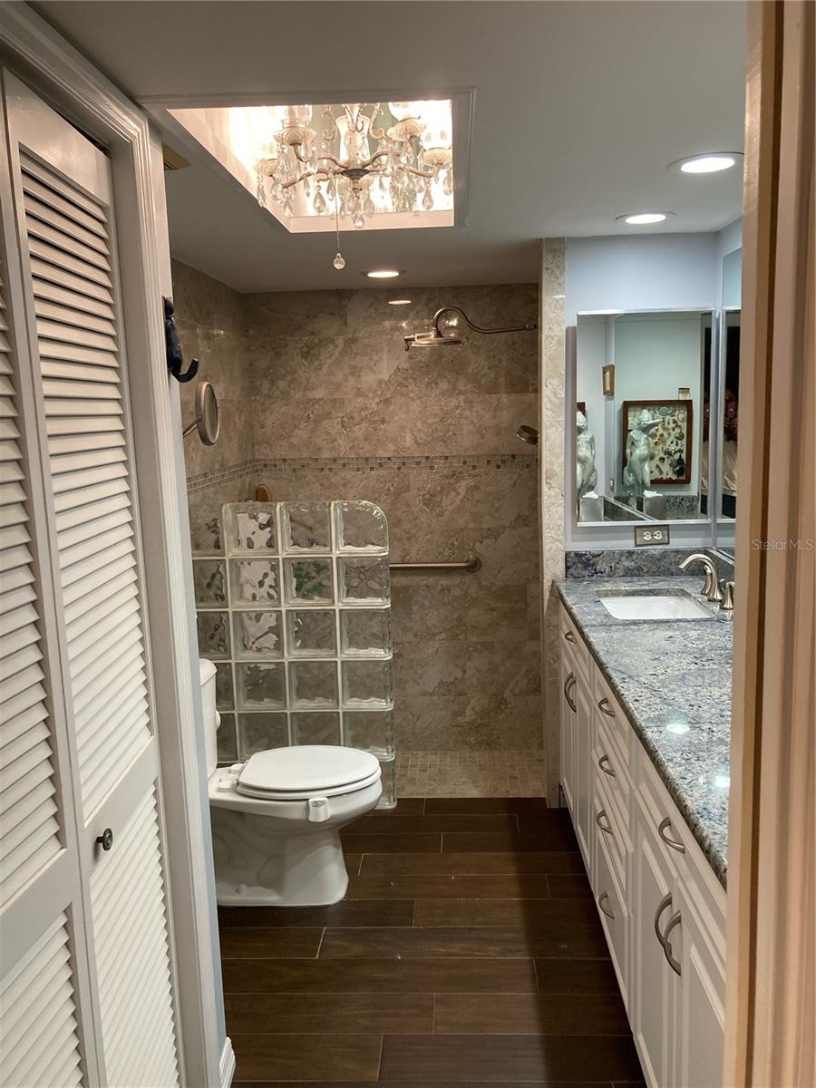 Image 4 of 6 For 3006 Bolt Drive