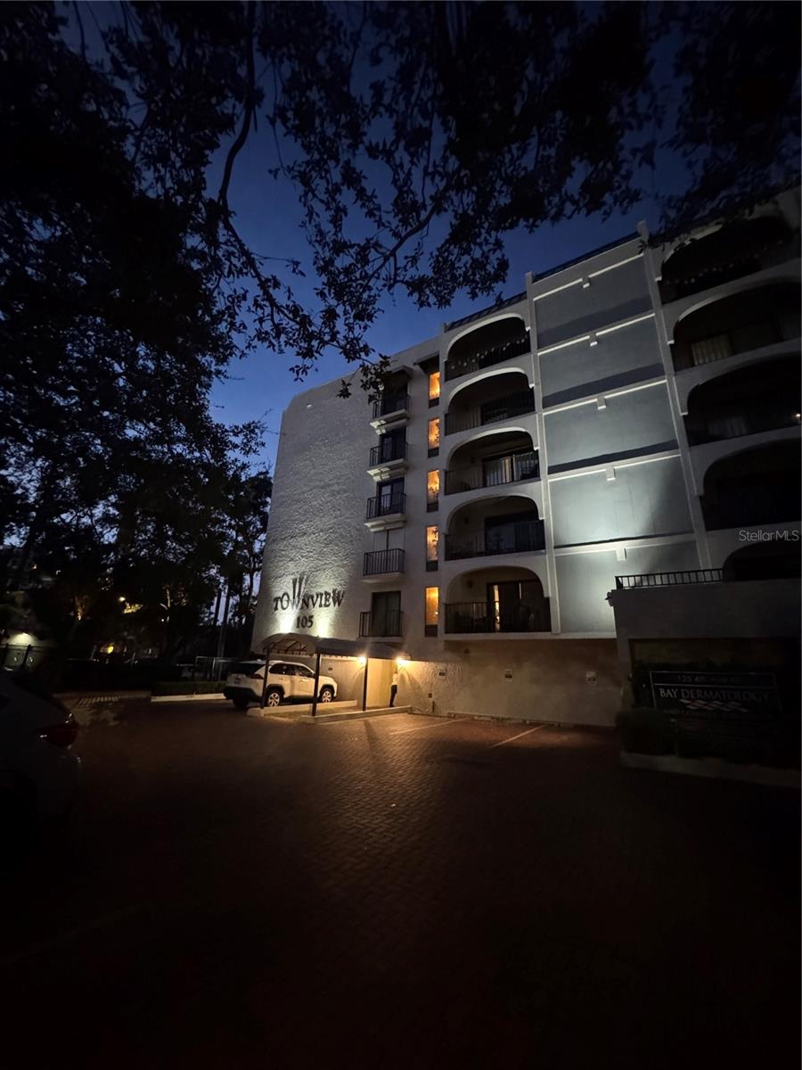 Image 2 of 24 For 105 4th Avenue Ne 225