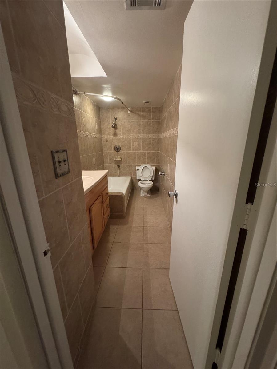 Image 7 of 24 For 105 4th Avenue Ne 225