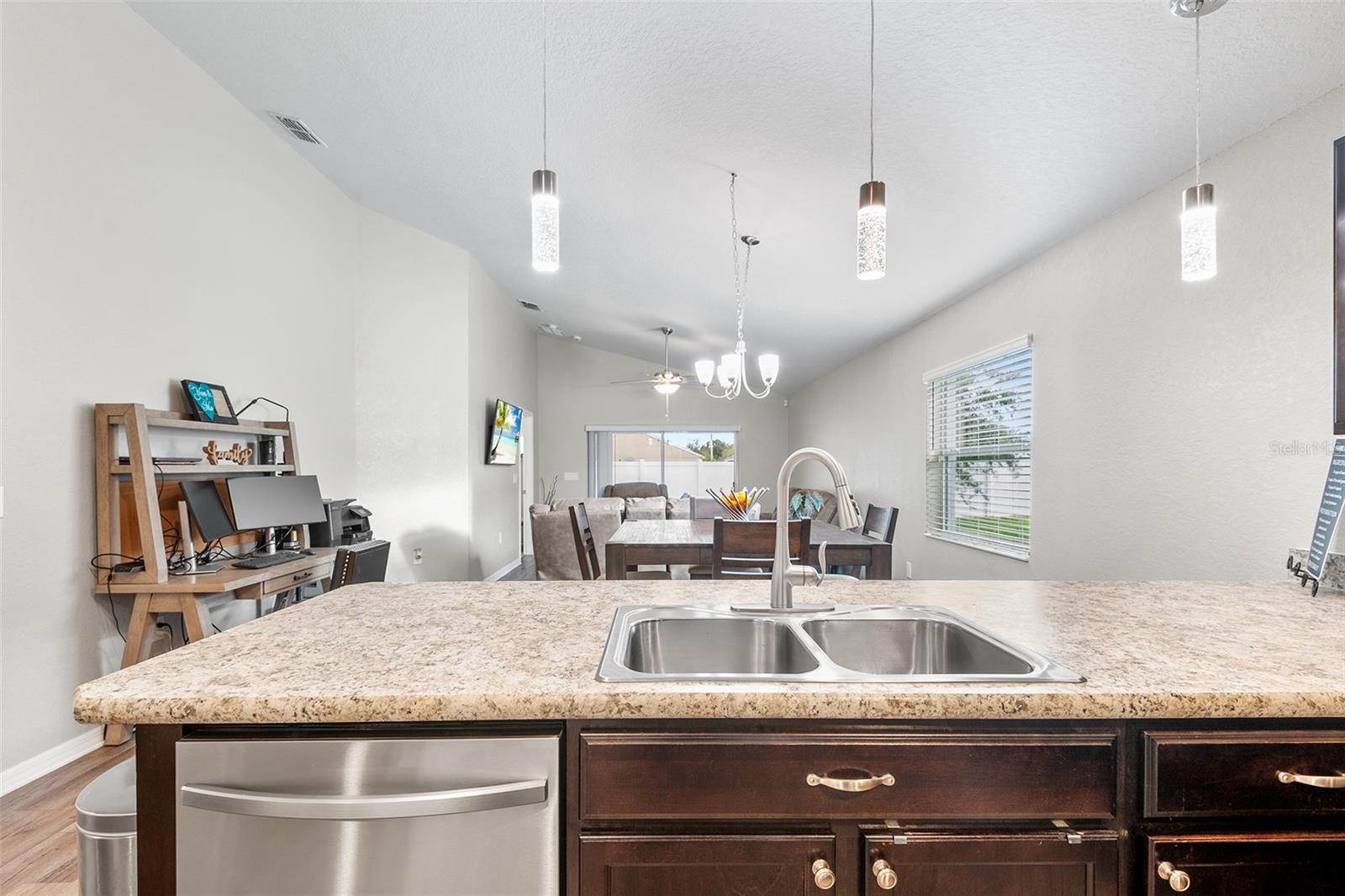 Image 10 of 33 For 220 St Georges Circle