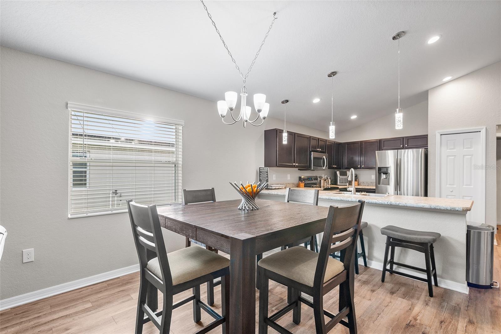 Image 11 of 33 For 220 St Georges Circle