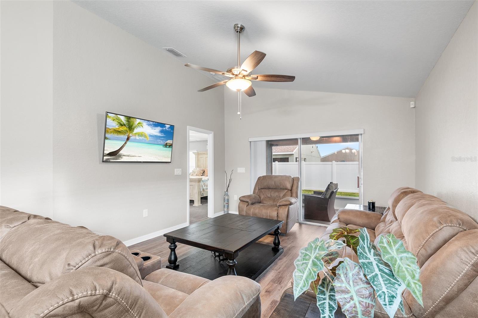 Image 15 of 33 For 220 St Georges Circle