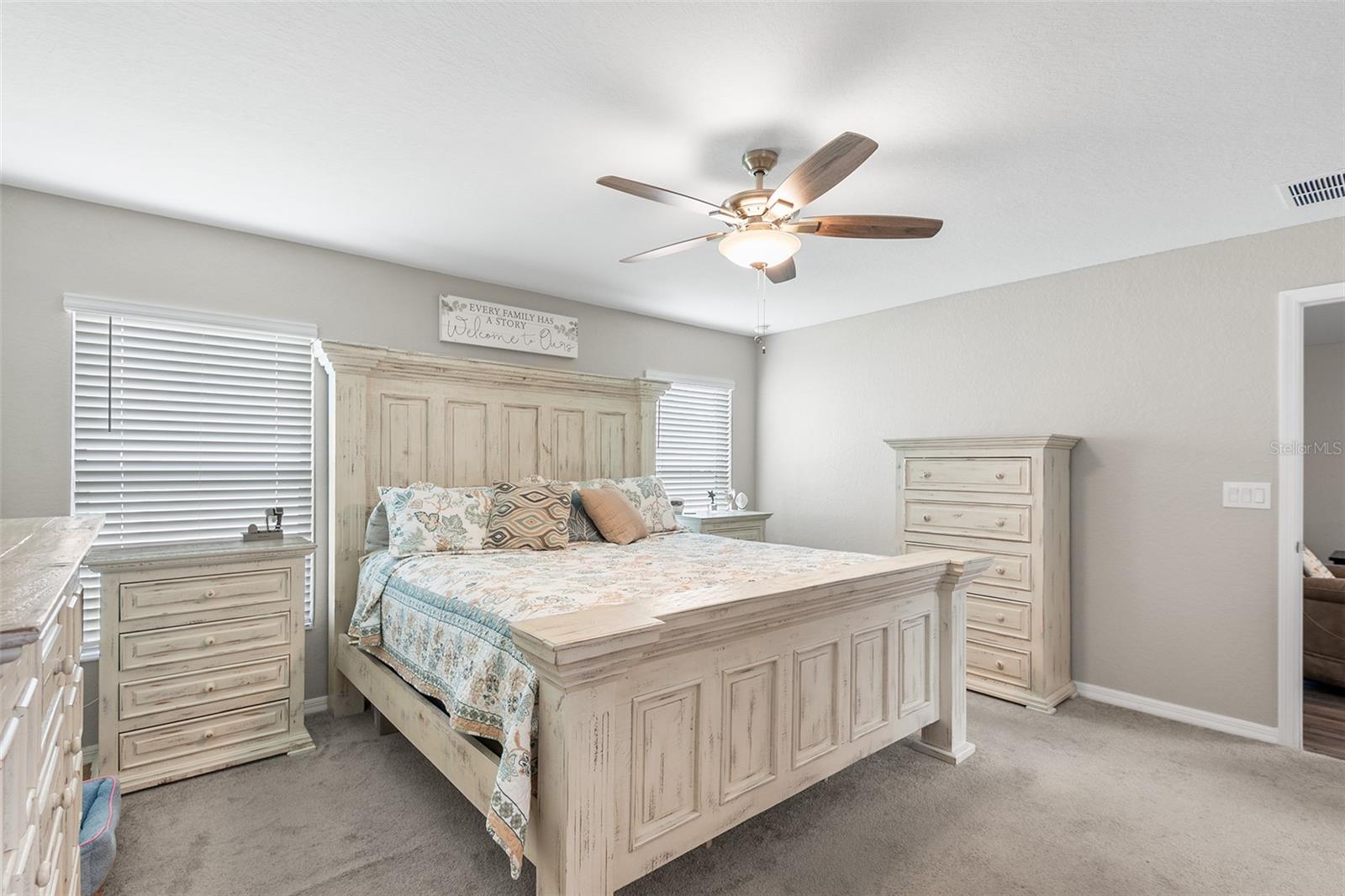 Image 17 of 33 For 220 St Georges Circle