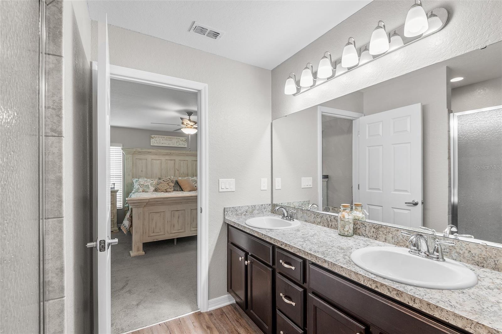 Image 21 of 33 For 220 St Georges Circle