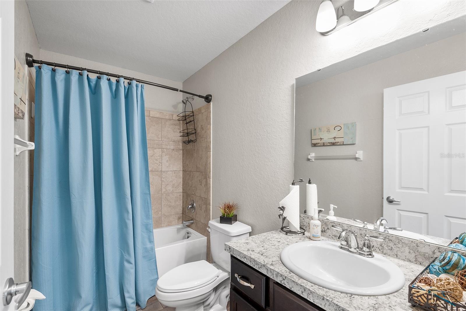 Image 23 of 33 For 220 St Georges Circle