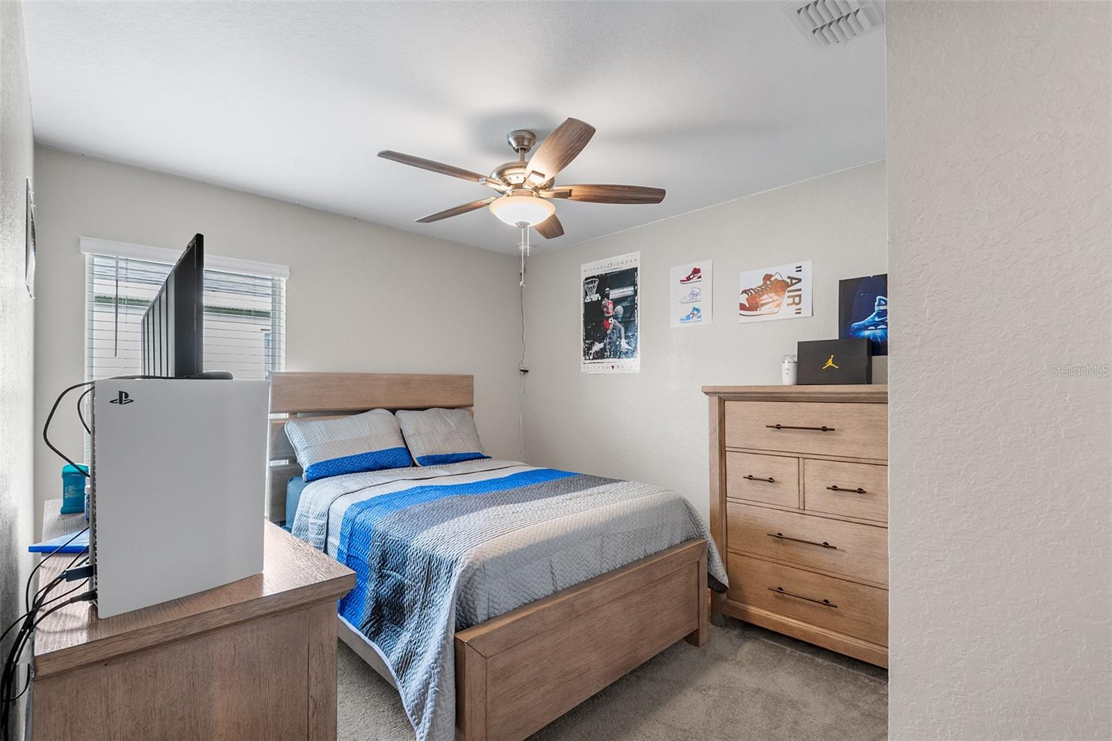 Image 24 of 33 For 220 St Georges Circle