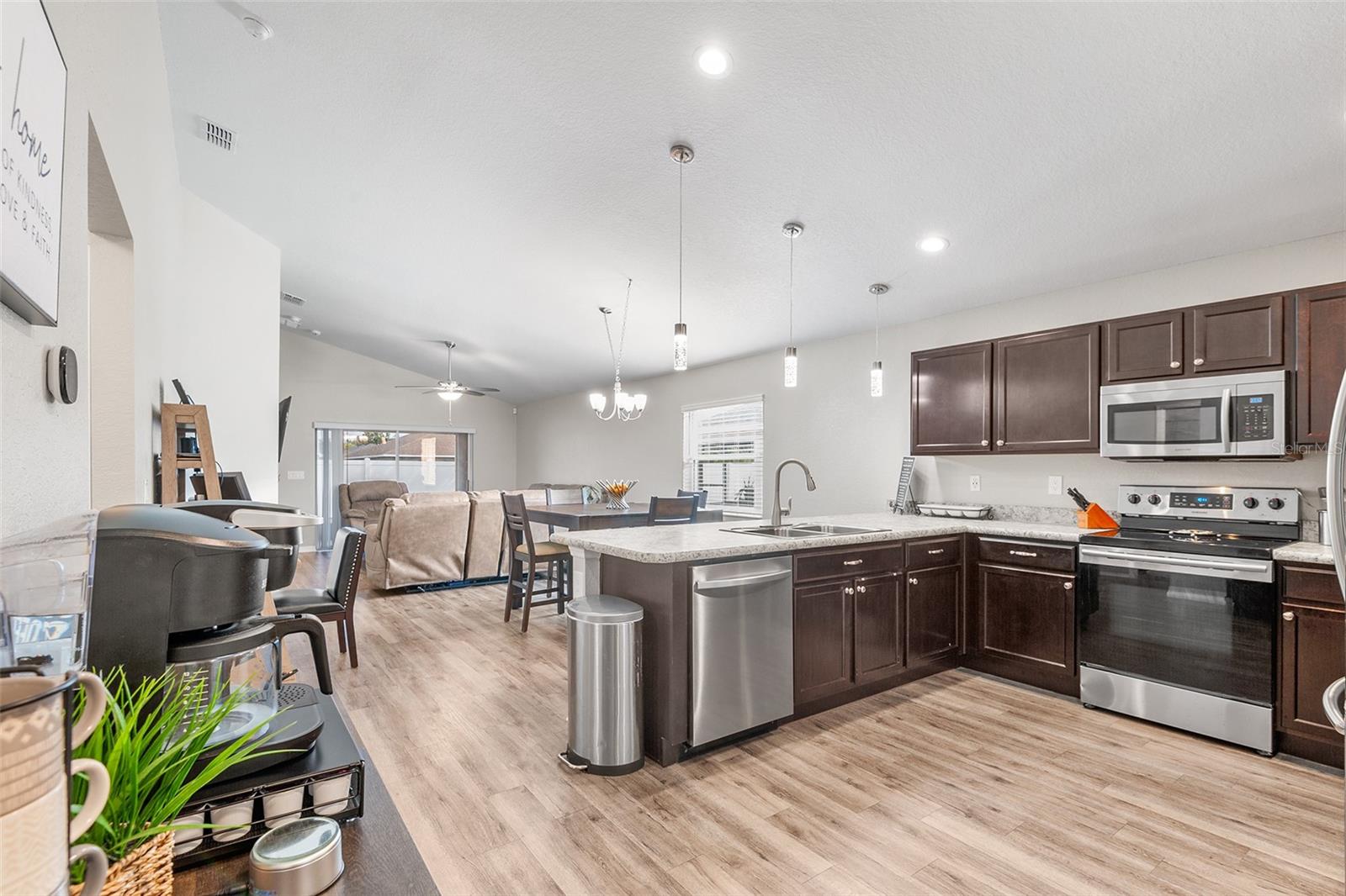 Image 5 of 33 For 220 St Georges Circle