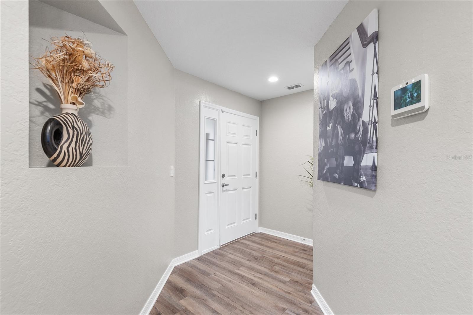 Image 6 of 33 For 220 St Georges Circle