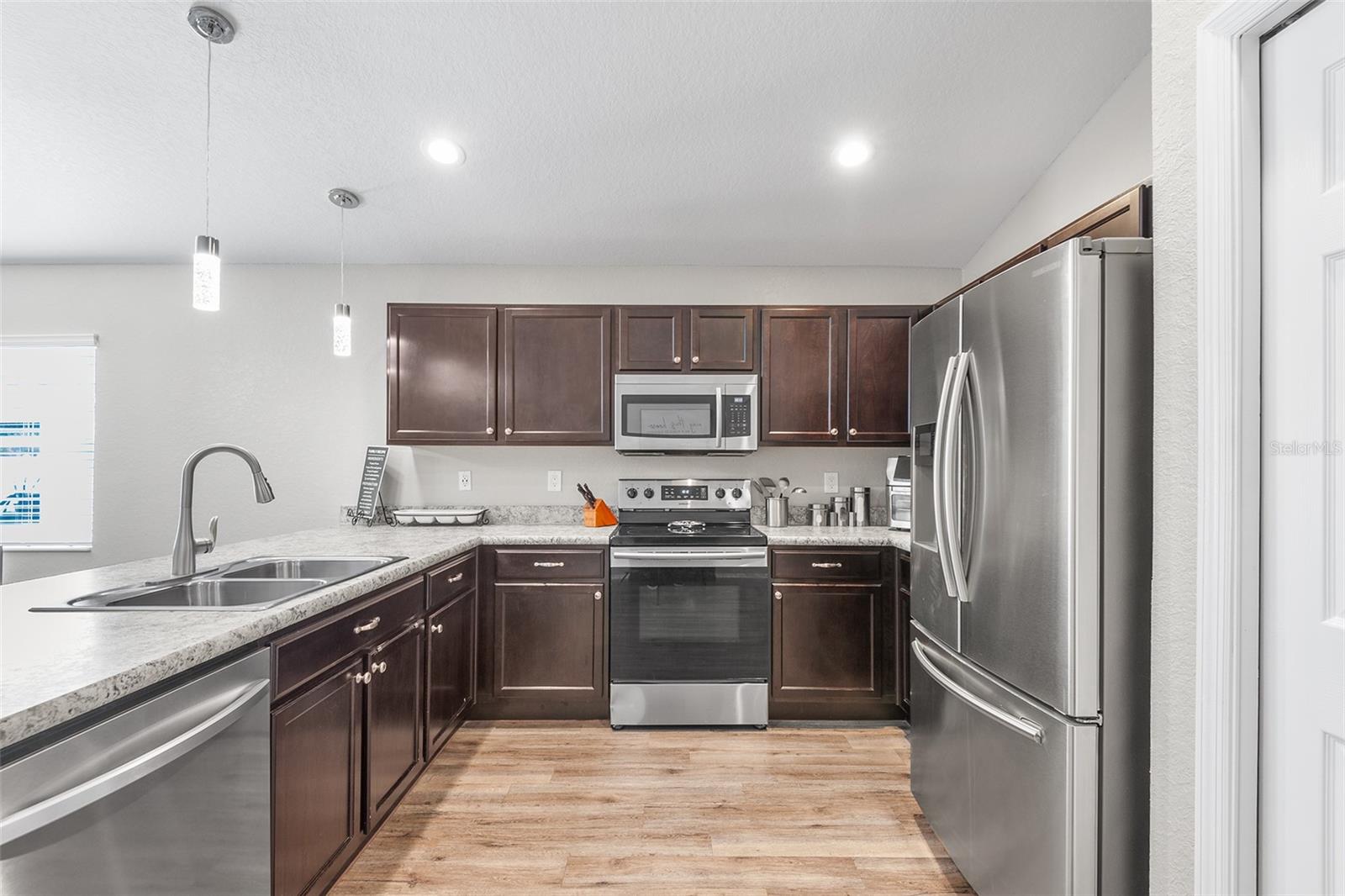 Image 7 of 33 For 220 St Georges Circle