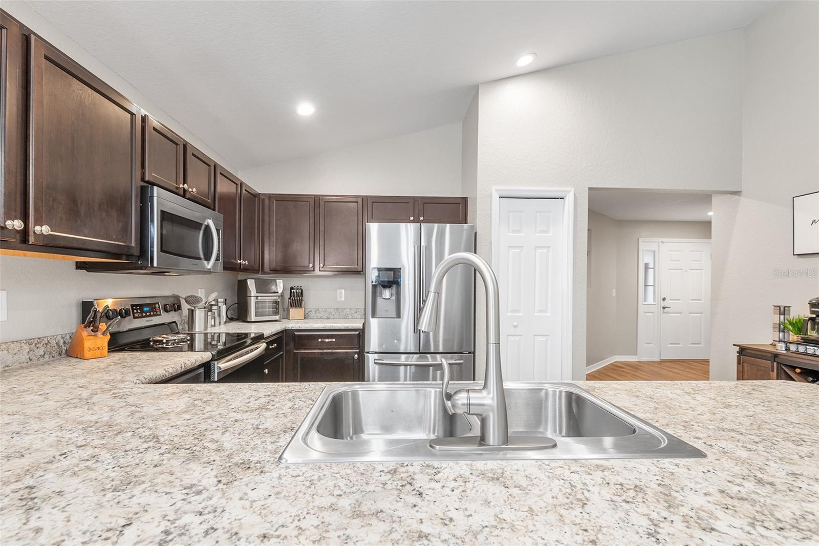 Image 9 of 33 For 220 St Georges Circle