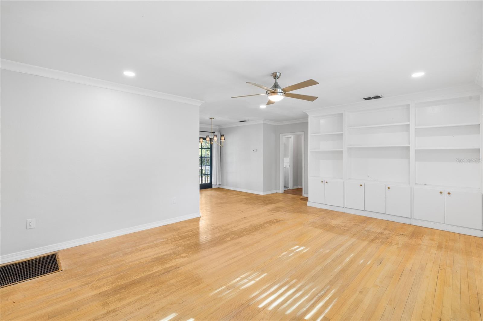 Image 12 of 44 For 37951 Coleman Avenue