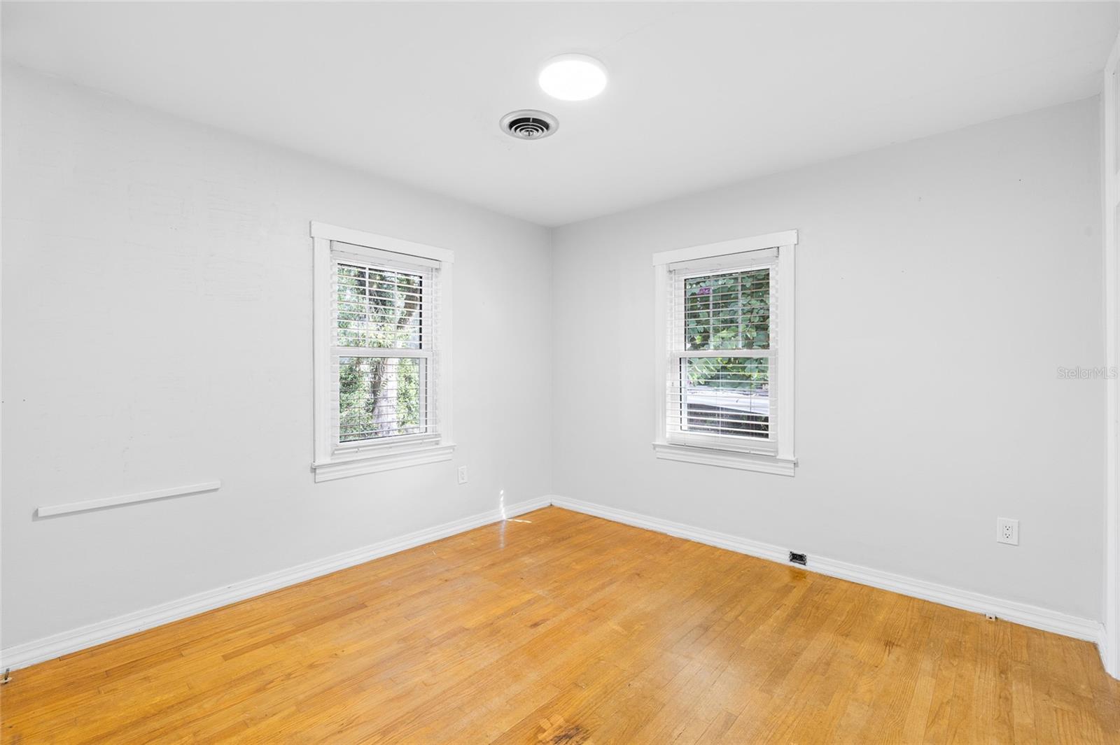 Image 20 of 44 For 37951 Coleman Avenue