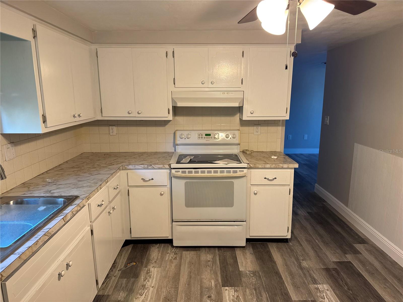 Image 5 of 9 For 7540 Venice Drive