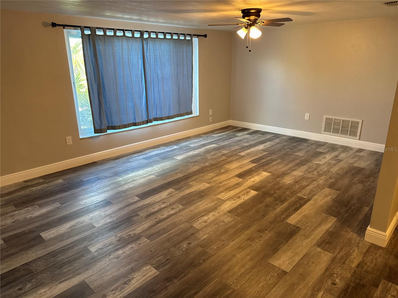 Image 7 of 9 For 7540 Venice Drive