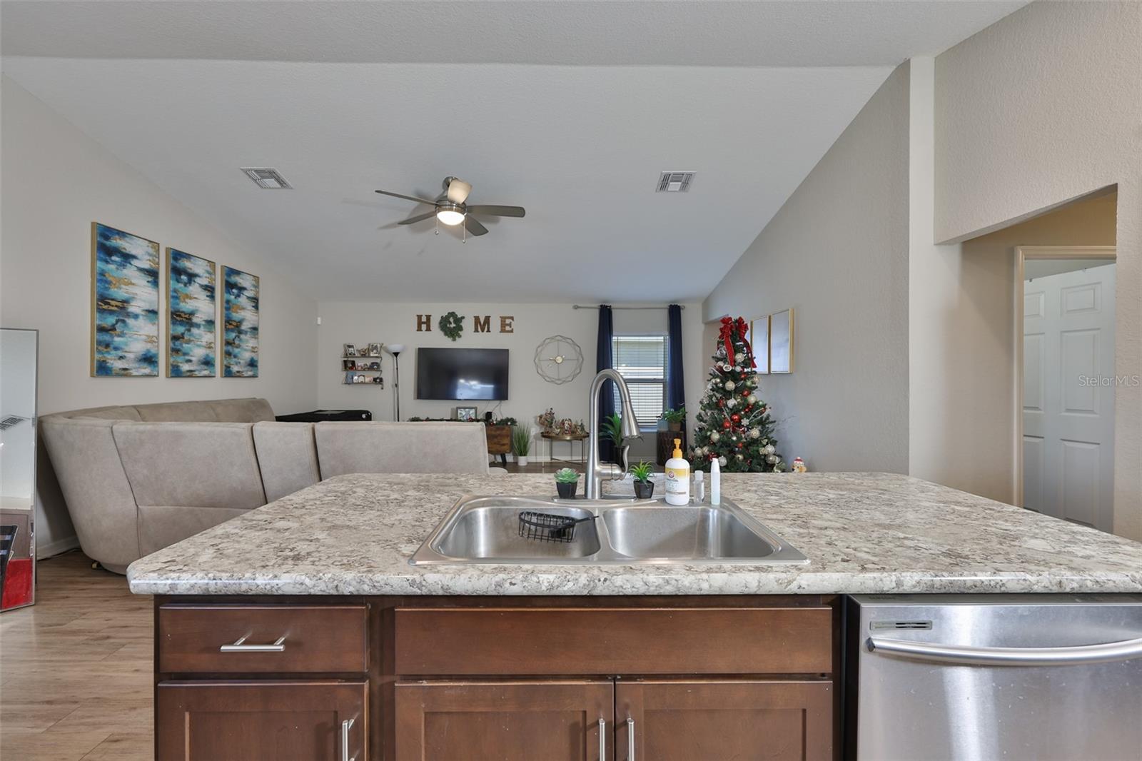 Listing photo id 9 for 252 Cascara Lane