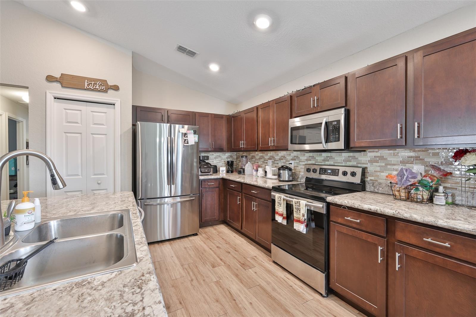 Listing photo id 11 for 252 Cascara Lane