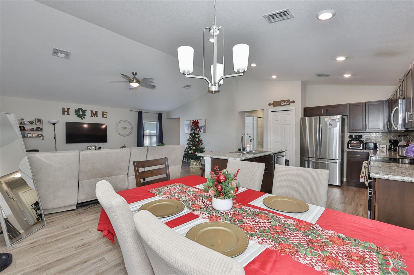 Listing photo id 13 for 252 Cascara Lane