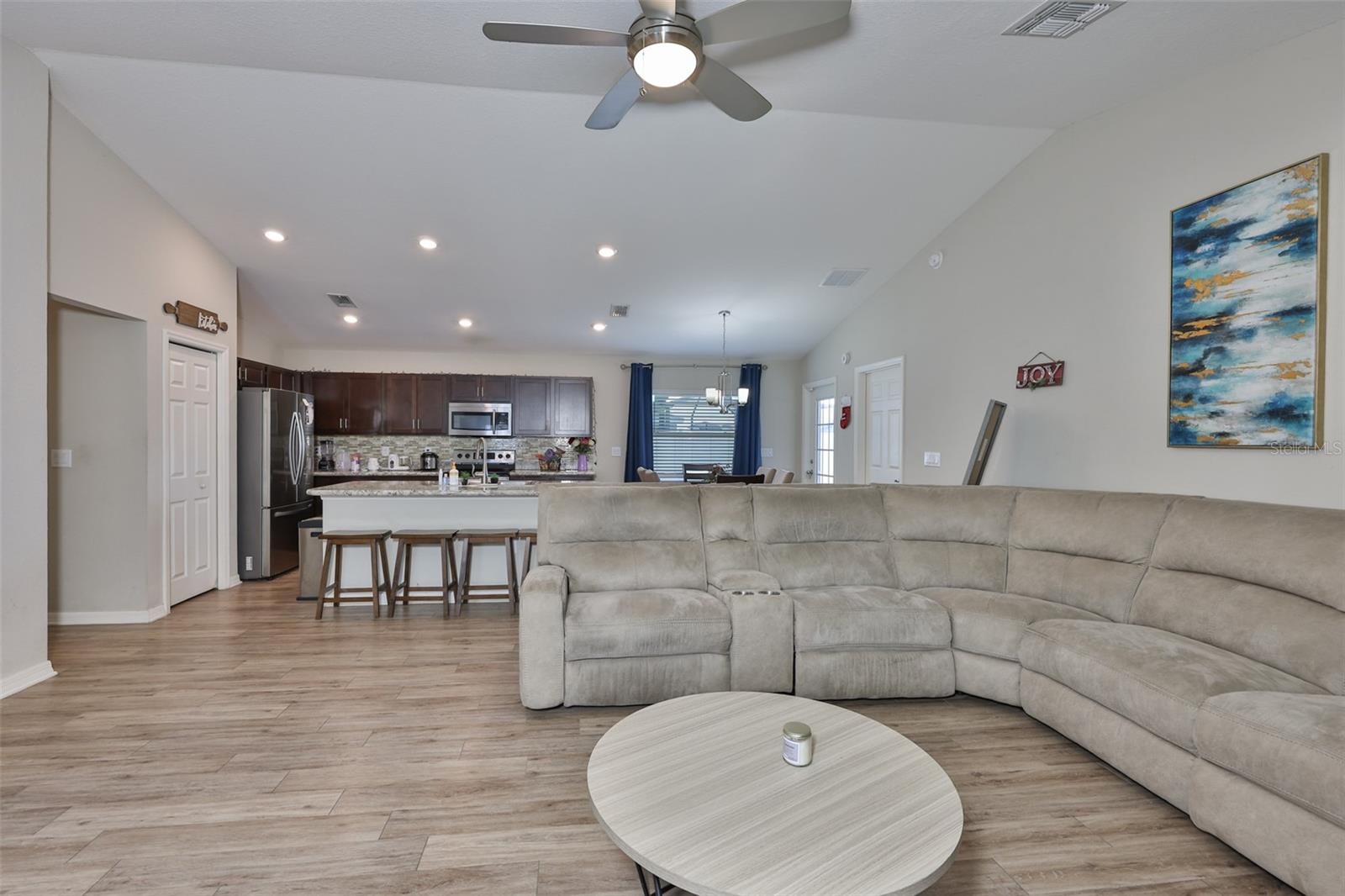 Listing photo id 7 for 252 Cascara Lane