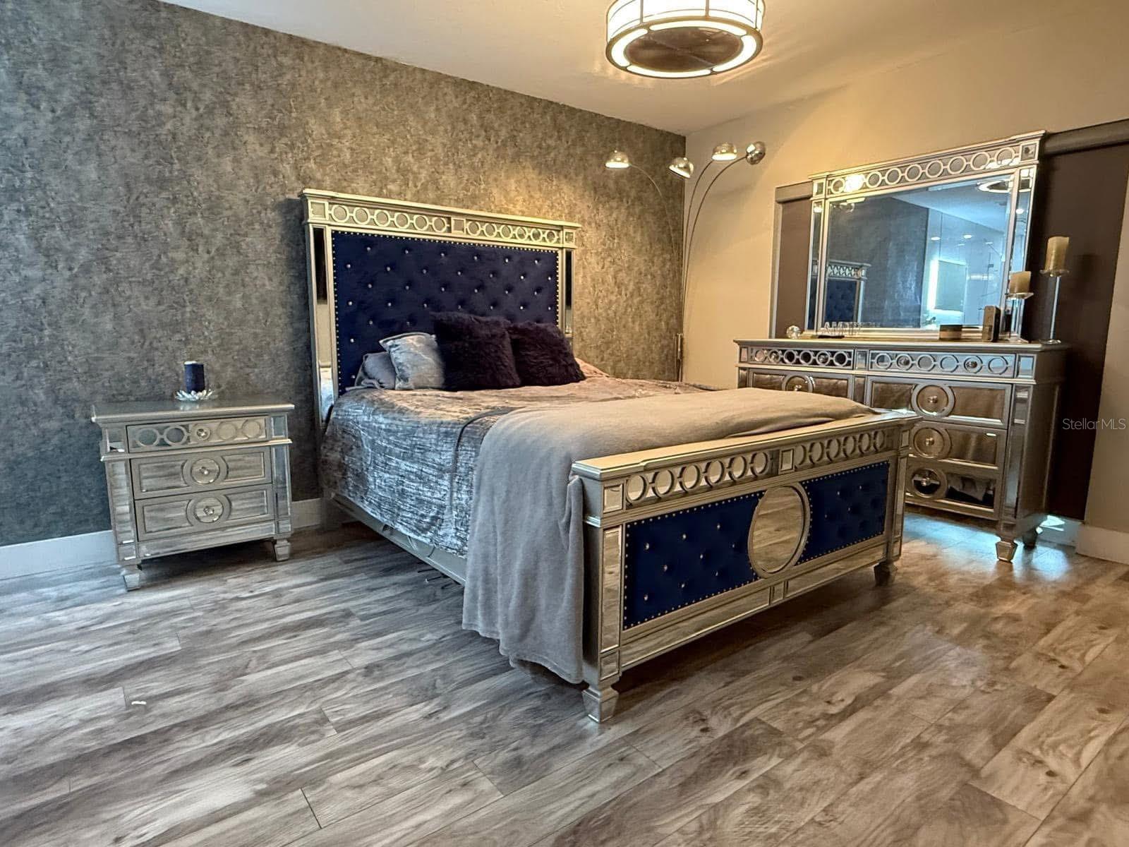 Image 15 of 25 For 8503 Woodbridge Boulevard