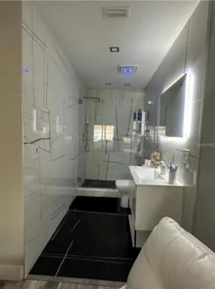 Image 16 of 25 For 8503 Woodbridge Boulevard