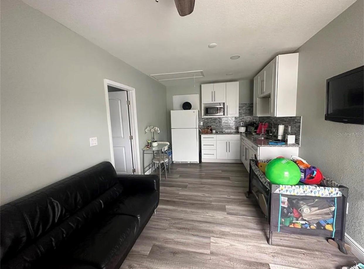 Image 20 of 25 For 8503 Woodbridge Boulevard