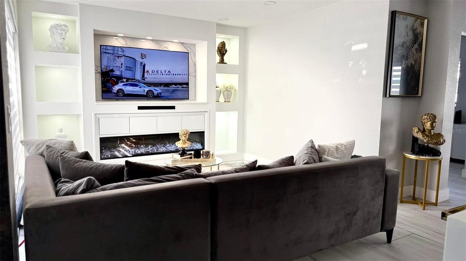 Image 4 of 25 For 8503 Woodbridge Boulevard