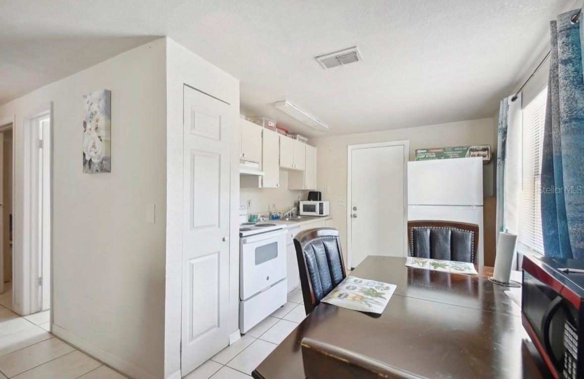 Image 11 of 38 For 4507-4509 Giddens Avenue