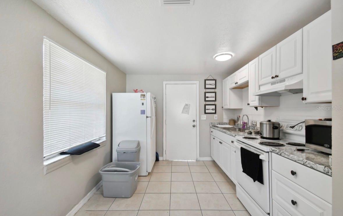 Image 18 of 38 For 4507-4509 Giddens Avenue