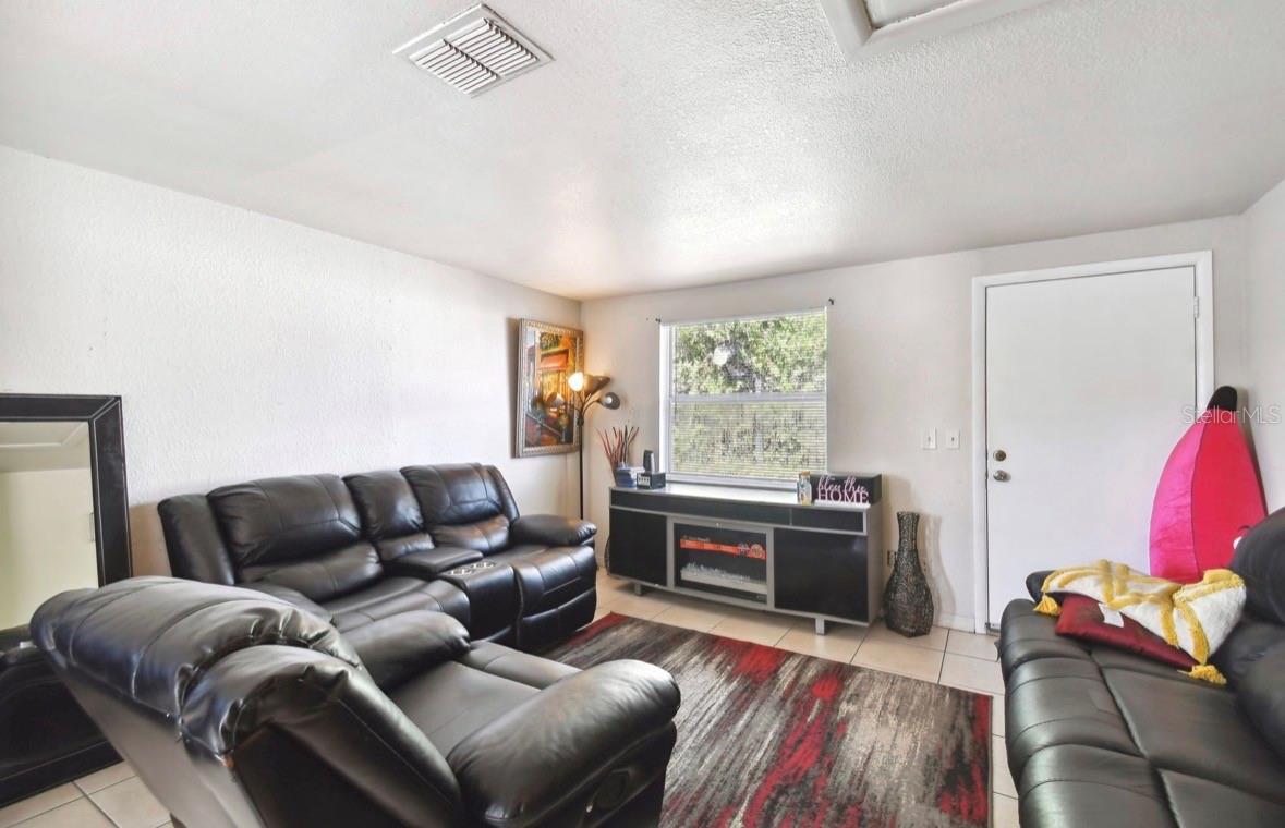 Image 4 of 38 For 4507-4509 Giddens Avenue