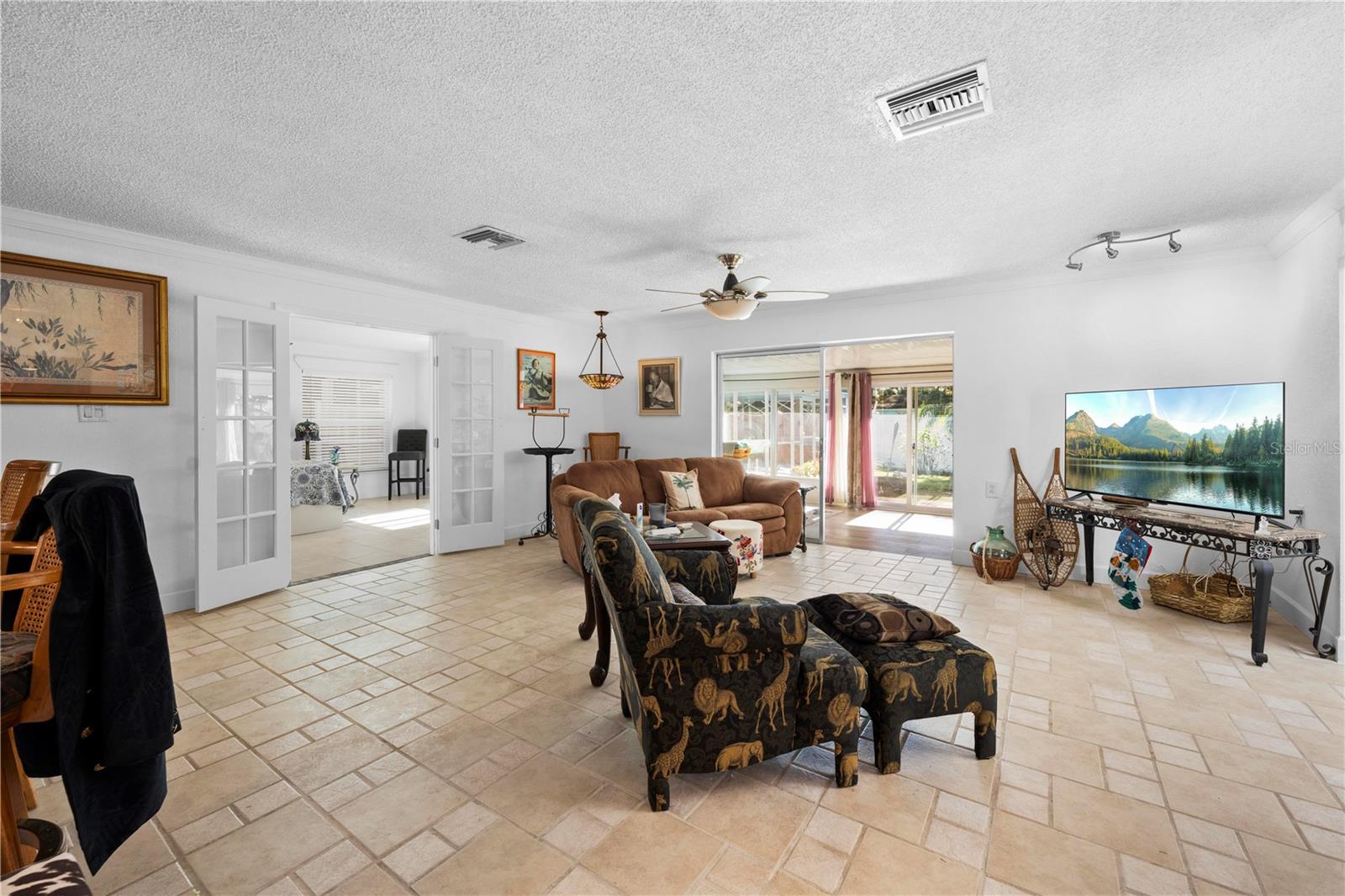 Listing photo id 10 for 5122 Bay Boulevard