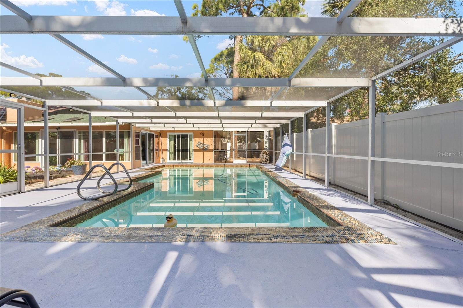 Listing photo id 47 for 5122 Bay Boulevard