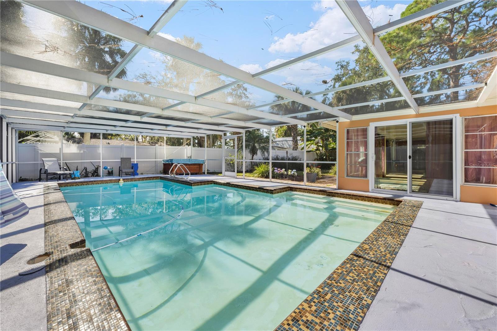 Listing photo id 50 for 5122 Bay Boulevard