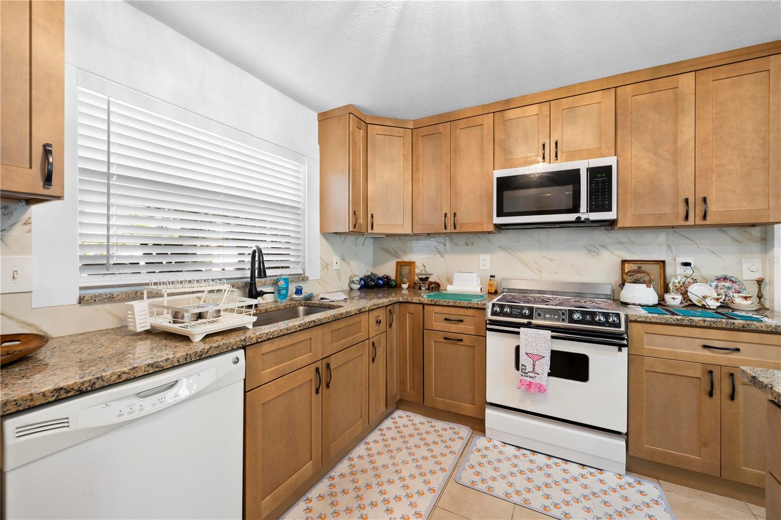 Listing photo id 5 for 5122 Bay Boulevard