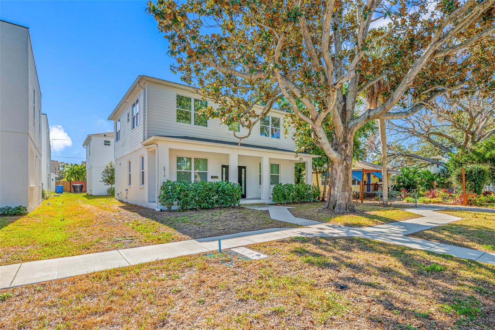 Image 3 of 22 For 6910 Dartmouth Avenue N