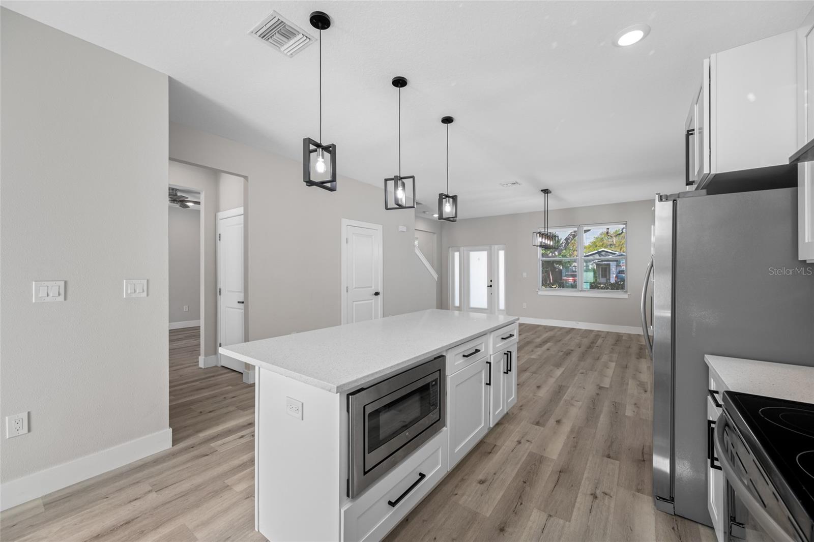 Image 7 of 22 For 6910 Dartmouth Avenue N