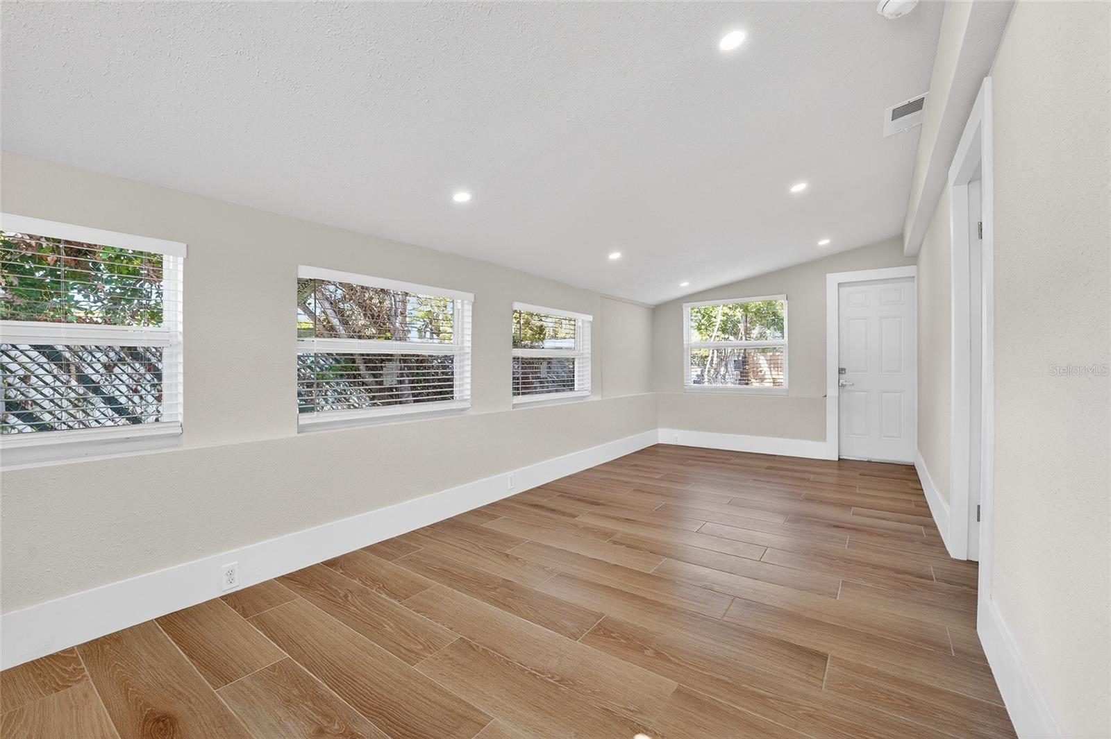 Image 20 of 35 For 2547 Loma Linda Street