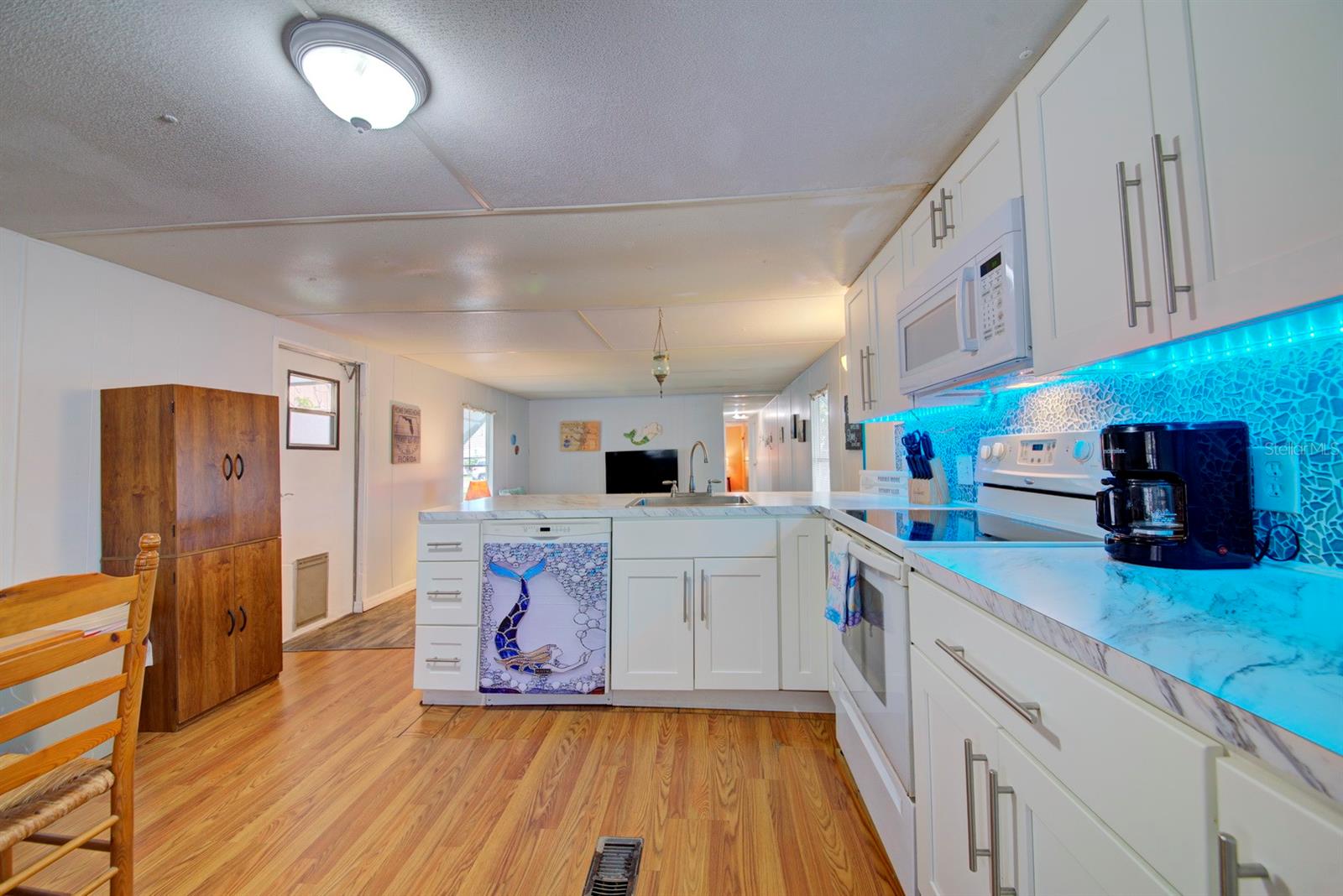 Image 14 of 36 For 6427 Richard Drive