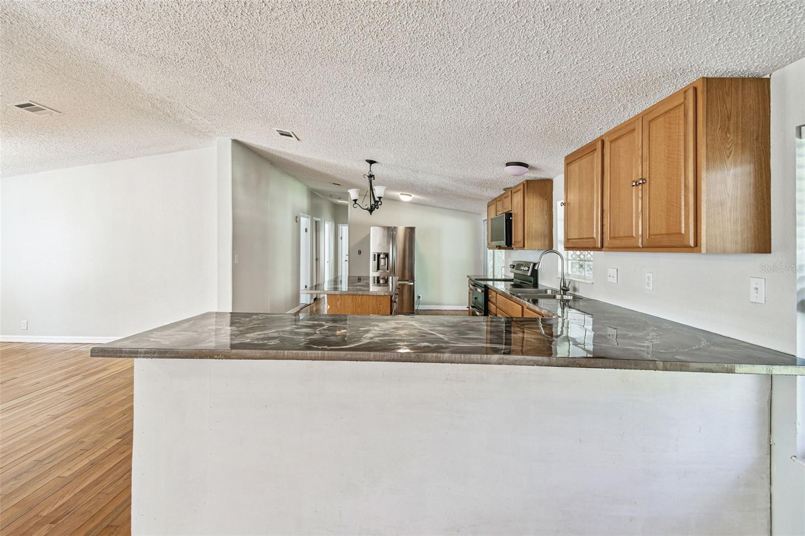 Listing photo id 9 for 12015 Rose Lane