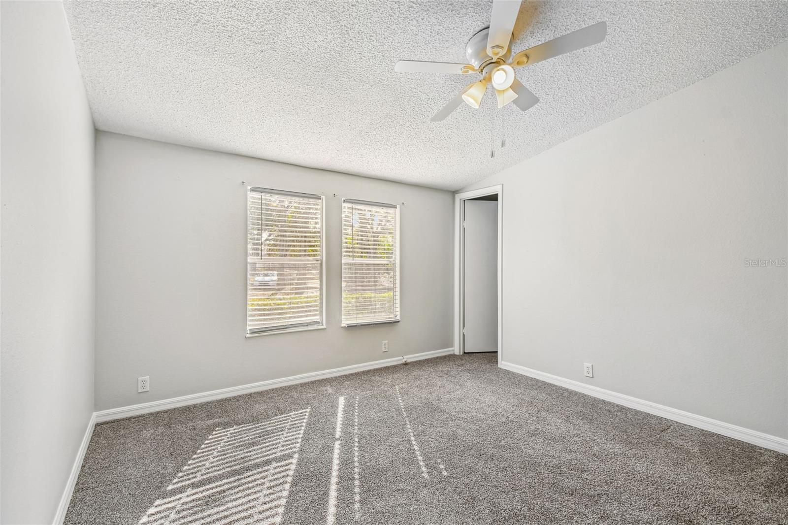 Listing photo id 14 for 12015 Rose Lane