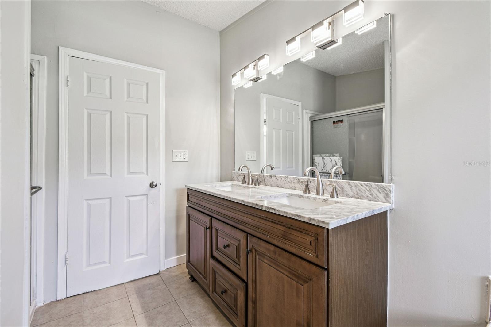 Listing photo id 19 for 12015 Rose Lane