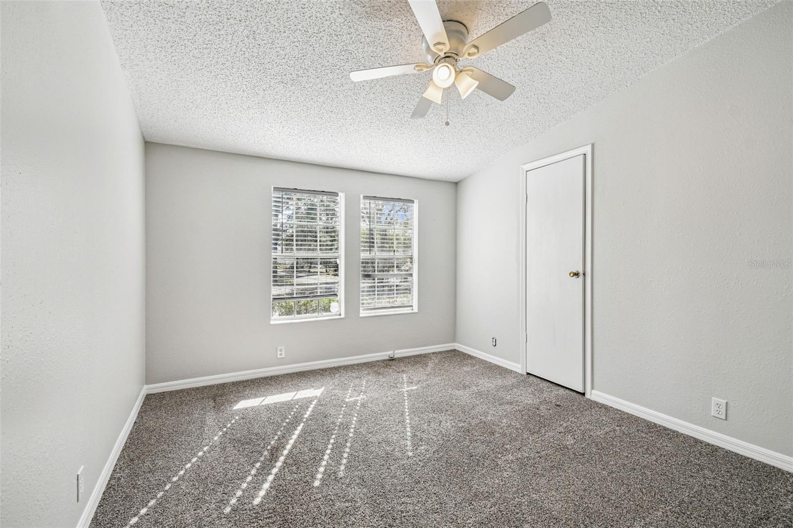 Listing photo id 21 for 12015 Rose Lane