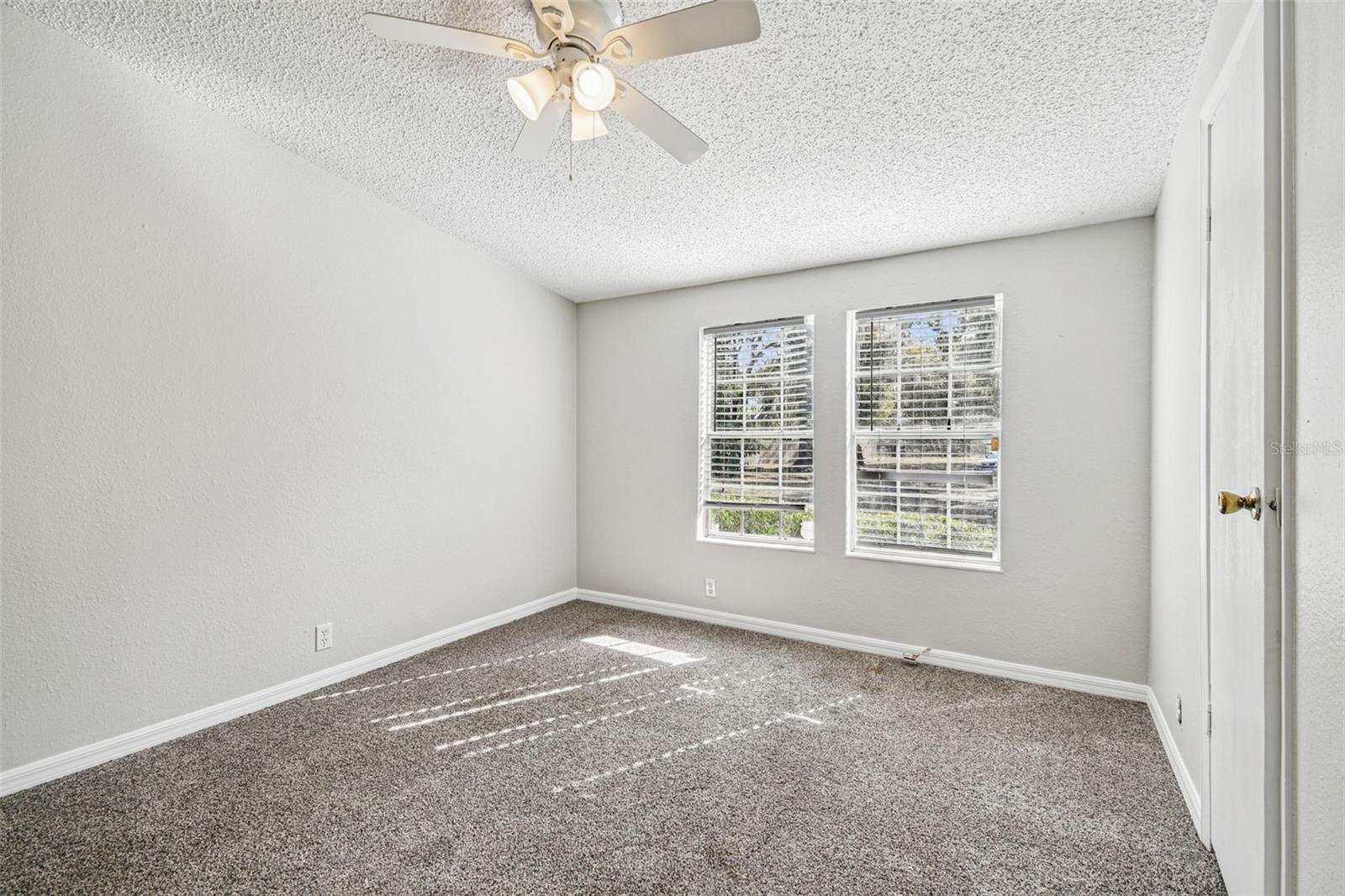 Listing photo id 22 for 12015 Rose Lane