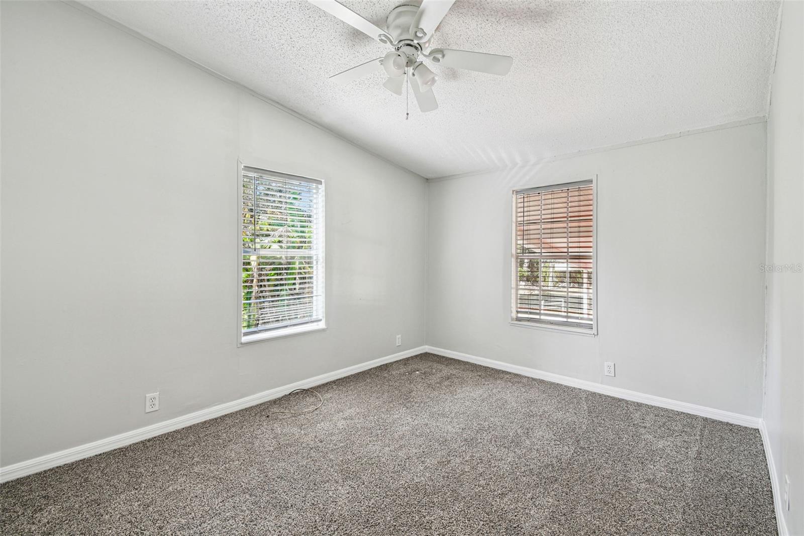 Listing photo id 24 for 12015 Rose Lane