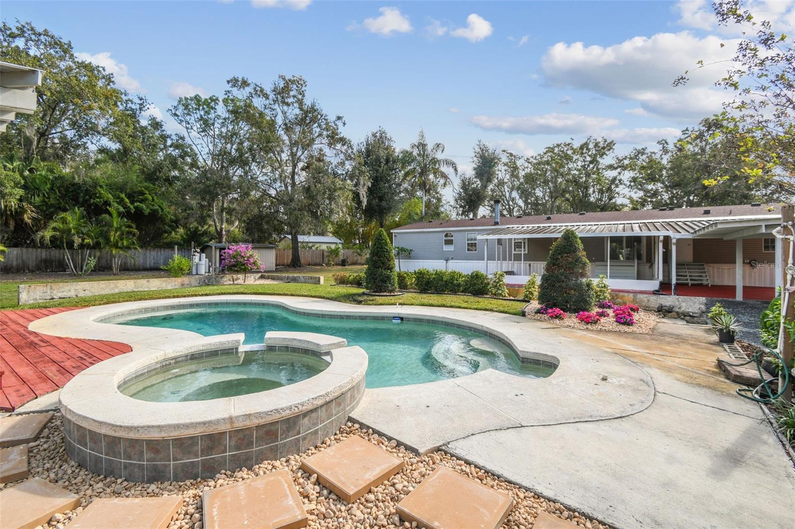 Listing photo id 26 for 12015 Rose Lane