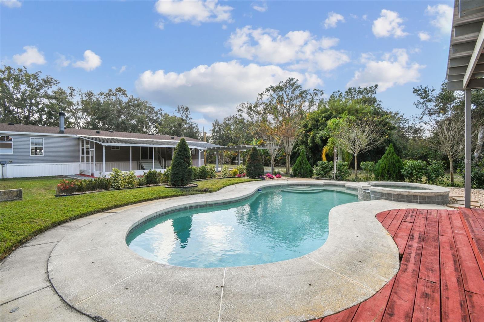 Listing photo id 27 for 12015 Rose Lane